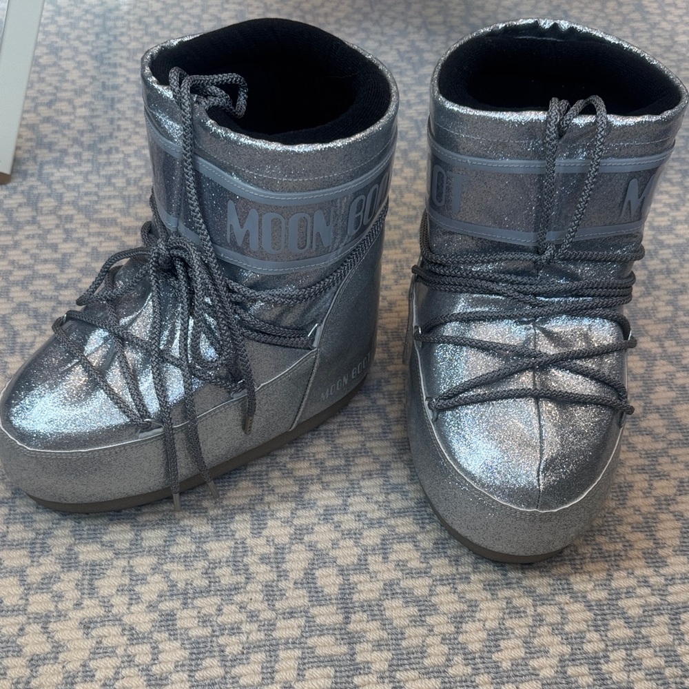 Moon Boot Silver Glitter Snow Boots size 36-38